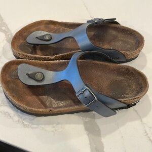 Metallic blue gizeh Birkenstock sandal